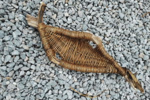 Kleine Schalen aus  knorrigen Ästen