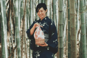 Traditionell japanische AZUMABUKURO (Korbtasche)